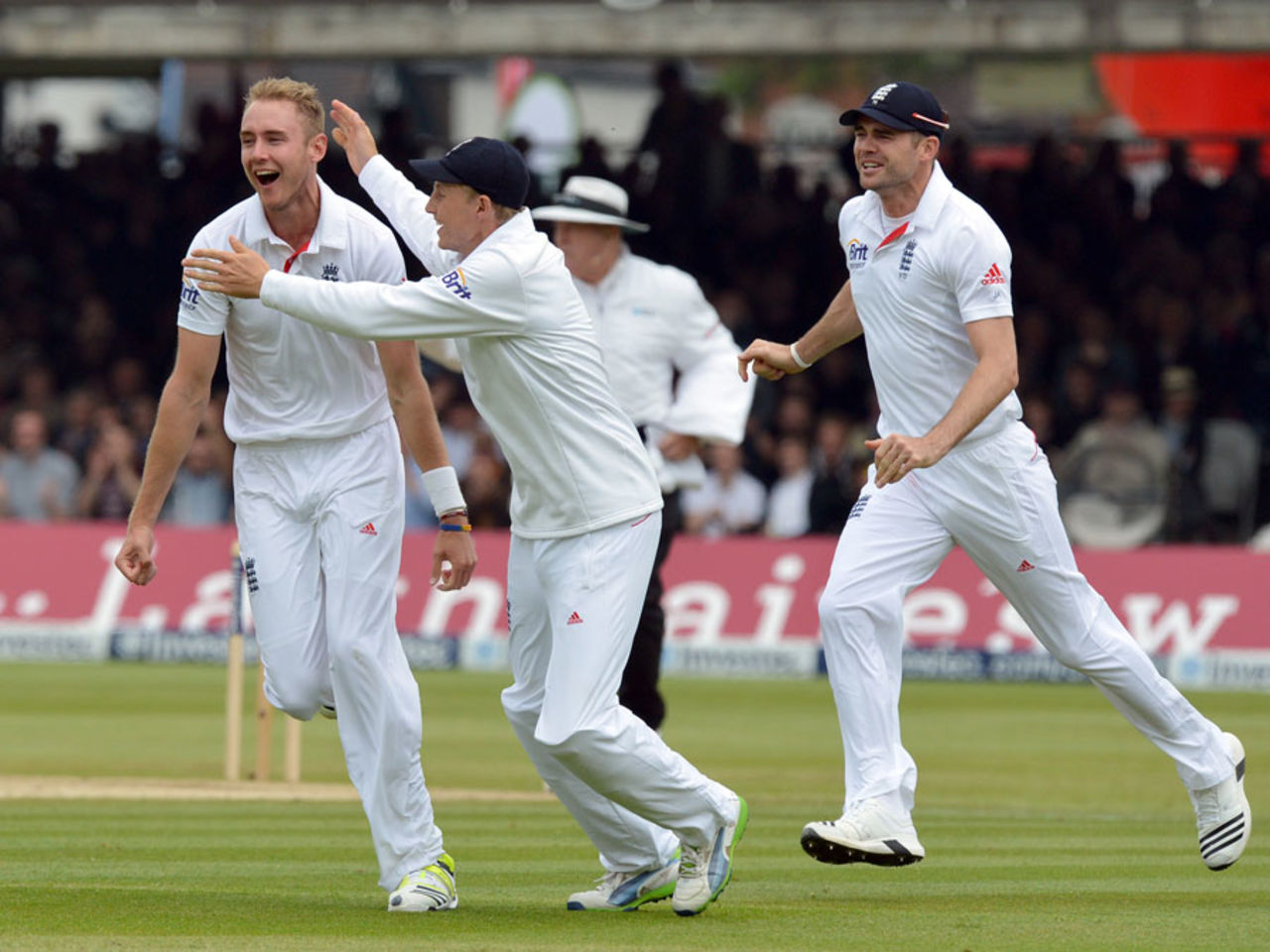 Stuart Broad is delighted at removing Ross Taylor for a duck, England v New Zealand, 1st Investec Test, Lord's, 4th day, May 19, 2013