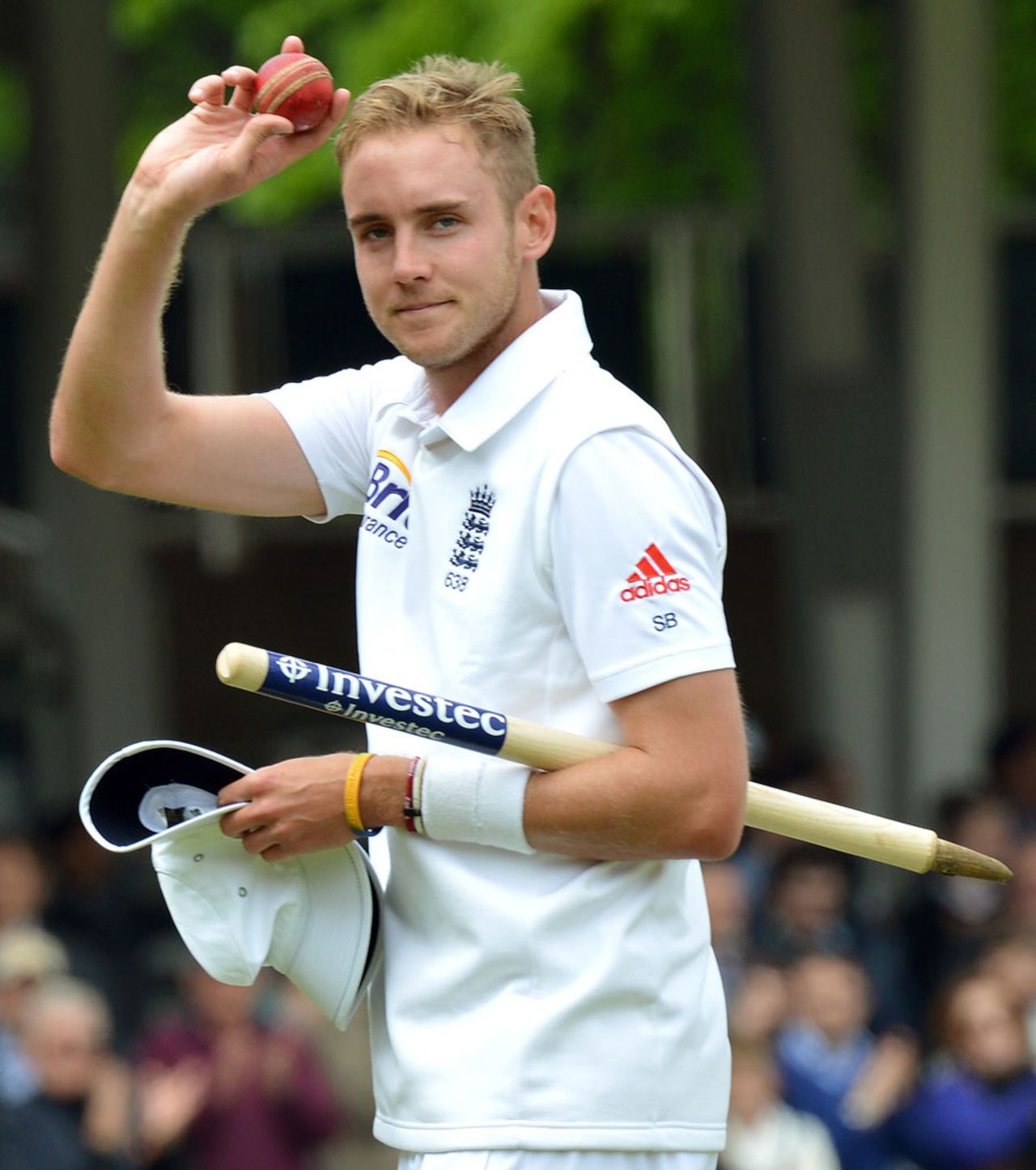 Stuart Broad takes the applause after his career-best 7 for 44, England v New Zealand, 1st Investec Test, Lord's, 4th day, May 19, 2013