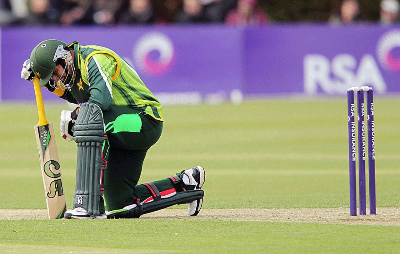 Nasir Jamshed struggles with a painful back, Ireland v Pakistan, 1st ODI, Dublin, May 23, 2013 