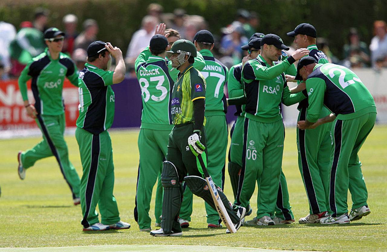 Ireland celebrate the wicket of Mohammad Hafeez, Ireland v Pakistan, 2nd ODI, Dublin, May 26, 2013