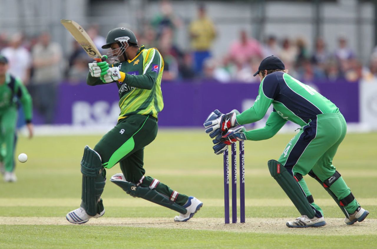 Shoaib Malik pulls the ball, Ireland v Pakistan, 2nd ODI, Dublin, May 26, 2013
