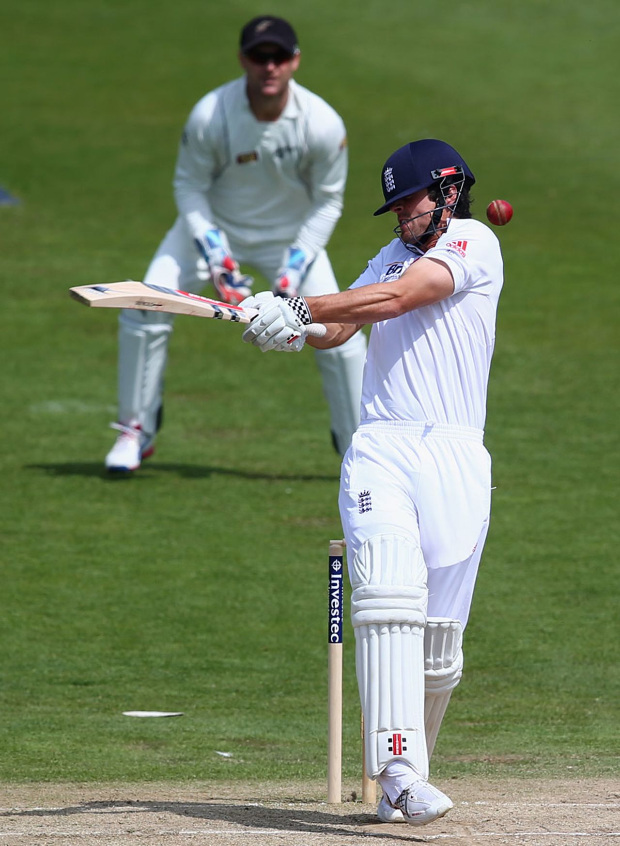 Alastair Cook got struck by a bouncer from Doug Bracewell, England v New Zealand, 2nd Investec Test, Headingley, 4th day, May 27, 2013