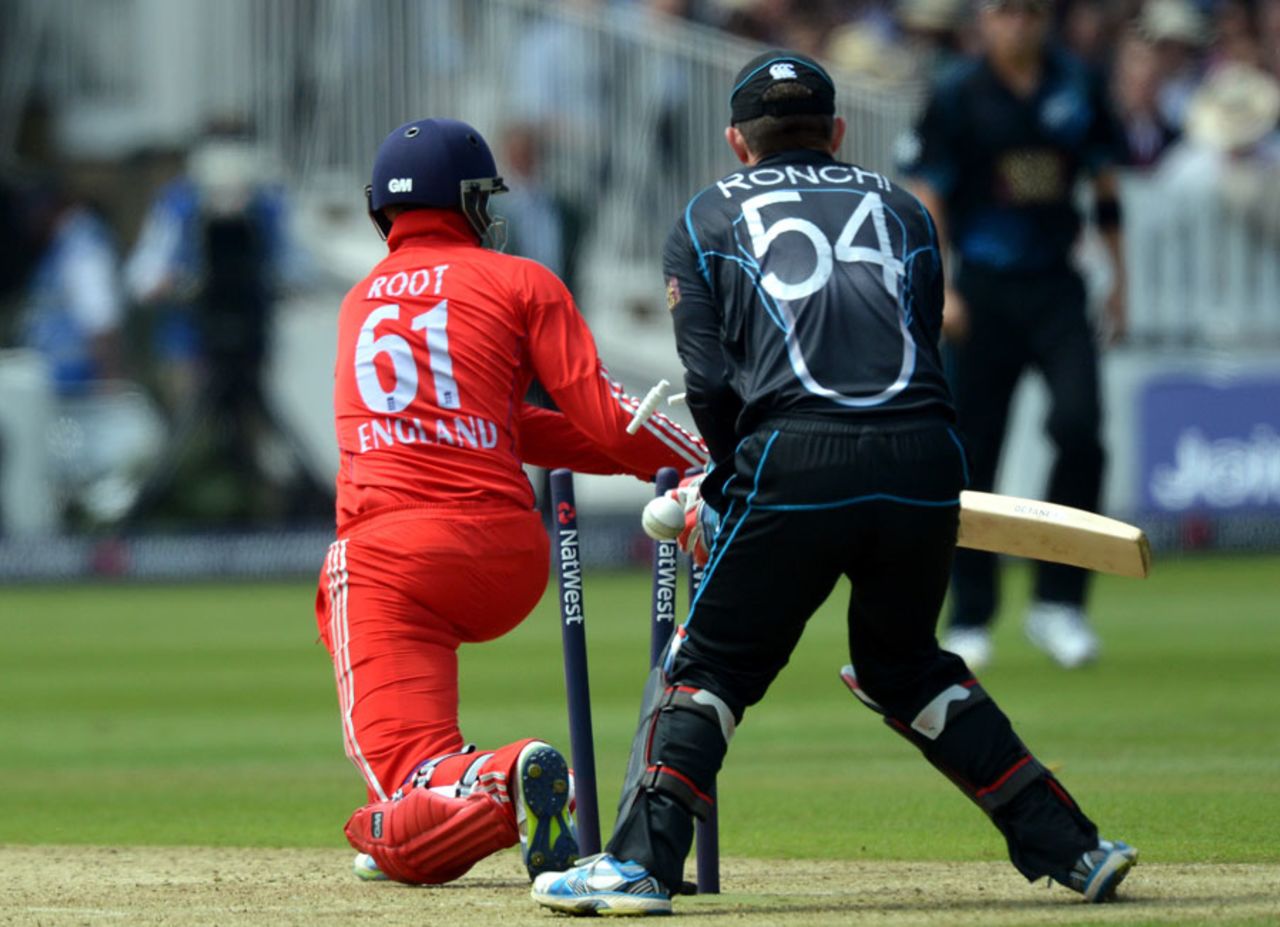 Joe Root reverse-sweeps, misses and is bowled by Nathan McCullum, England v New Zealand, 1st ODI, Lord's, May 31, 2013