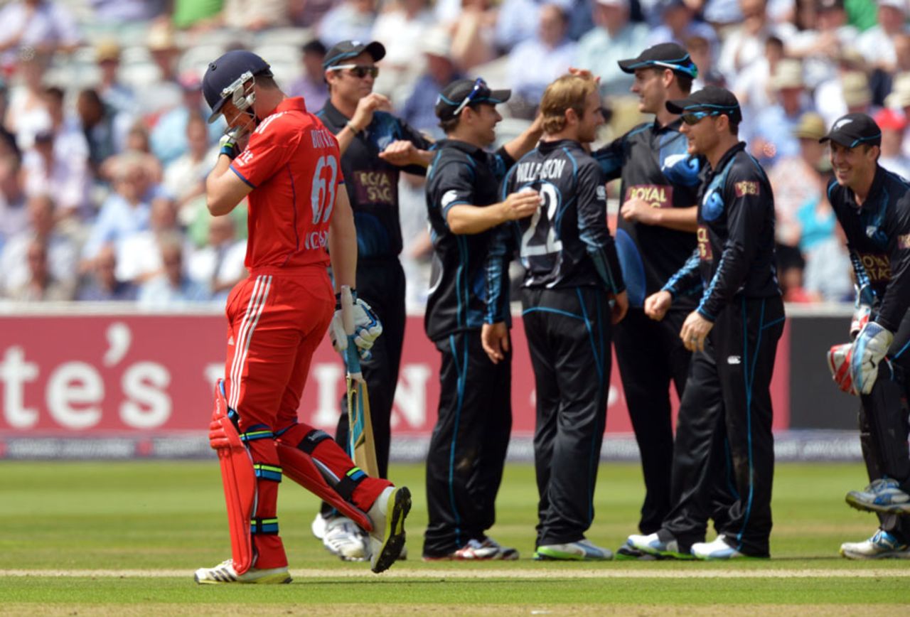 Jos Buttler was caught reverse sweeping, England v New Zealand, 1st ODI, Lord's, May 31, 2013
