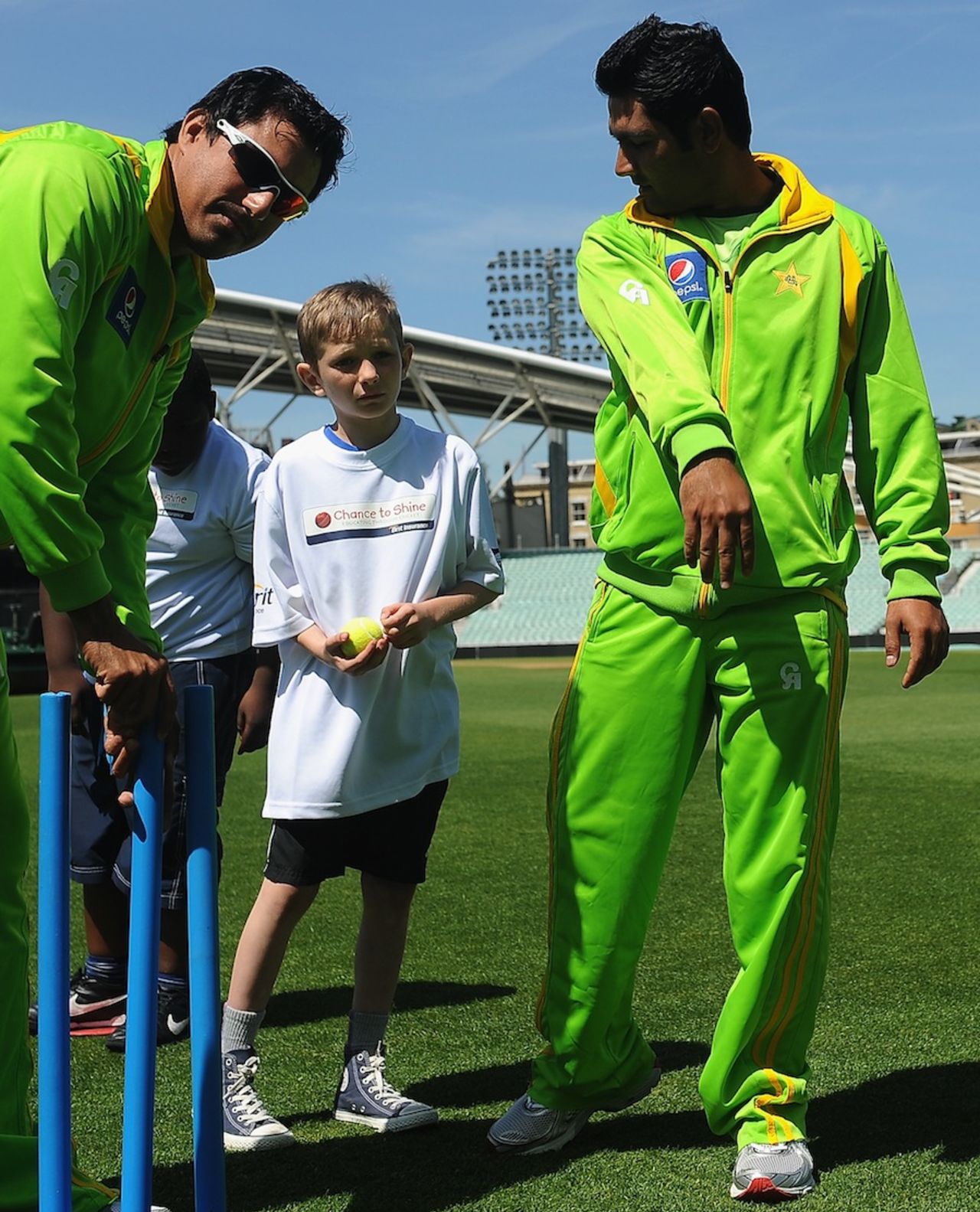 Asad Shafiq shares bowling tips with a kid, The Oval, London, June 4, 2013