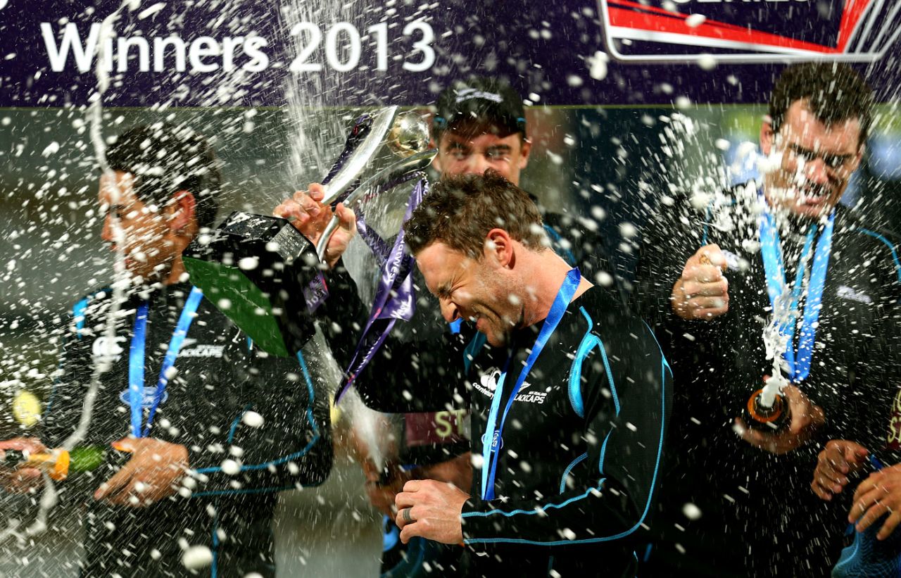 New Zealand celebrate their one-day series victory, England v New Zealand, 2nd ODI, Trent Bridge, June 5, 2013