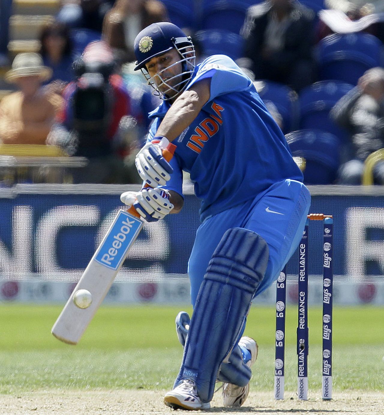 MS Dhoni hit a quick 27, India v South Africa, Champions Trophy, Group B, Cardiff, June 6, 2013