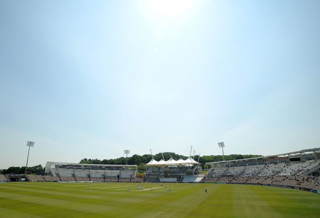 The sun beats down over the Ageas, Hampshire v Kent, County Championship, Division One, Ageas Bowl, 2nd day, June 6, 2013