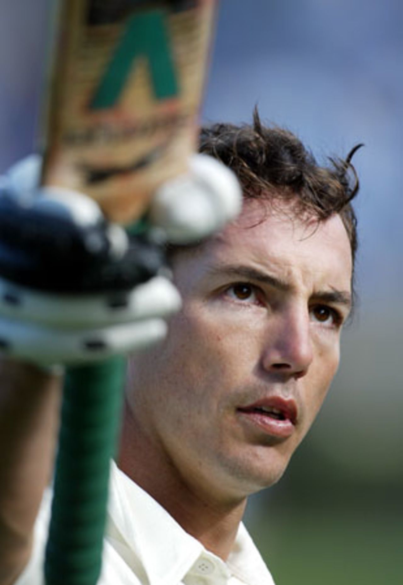 New Zealand batsman Adam Parore raises his bat to acknowledge the crowd after being dismissed in his last Test innings. Parore scored 36 in the second innings of his 78th Test. 3rd Test: New Zealand v England at Eden Park, Auckland, 30 March-3 April 2002 (2 April 2002).
