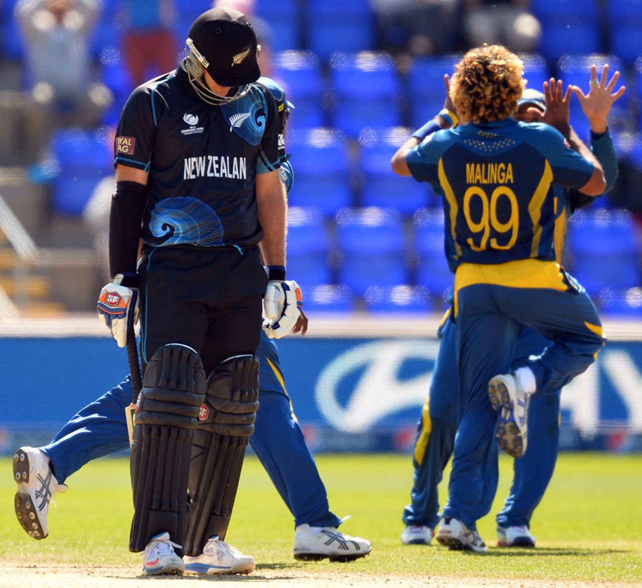 Daniel Vettori is disappointed after receiving a raw decision, New Zealand v Sri Lanka, Champions Trophy, Group A, Cardiff, June 9, 2013