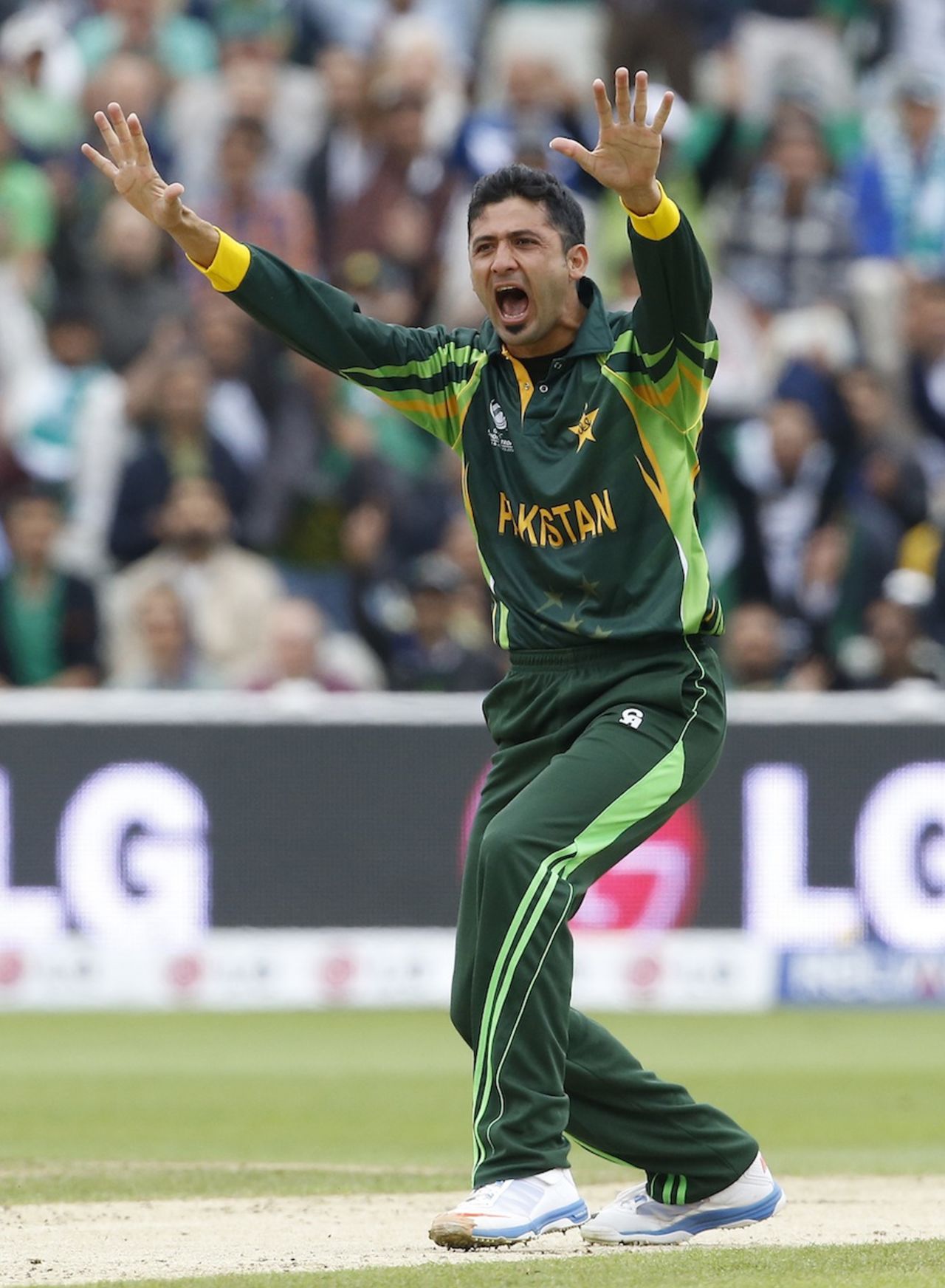 Junaid Khan appeals unsuccessfully, Pakistan v South Africa, Champions Trophy, Group B, Edgbaston, June 10, 2013