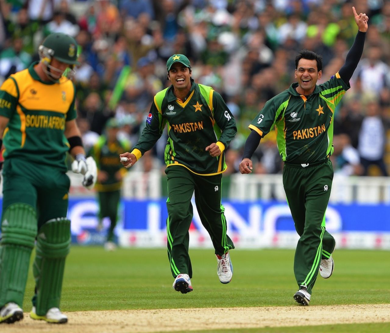 Mohammad Hafeez celebrates the wicket of Colin Ingram, Pakistan v South Africa, Champions Trophy, Group B, Edgbaston, June 10, 2013