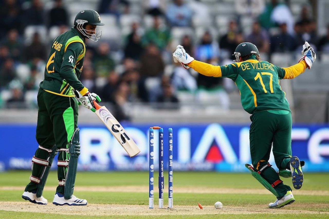 AB de Villiers rejoices as Shoaib Malik plays on, Pakistan v South Africa, Champions Trophy, Group B, Edgbaston, June 10, 2013