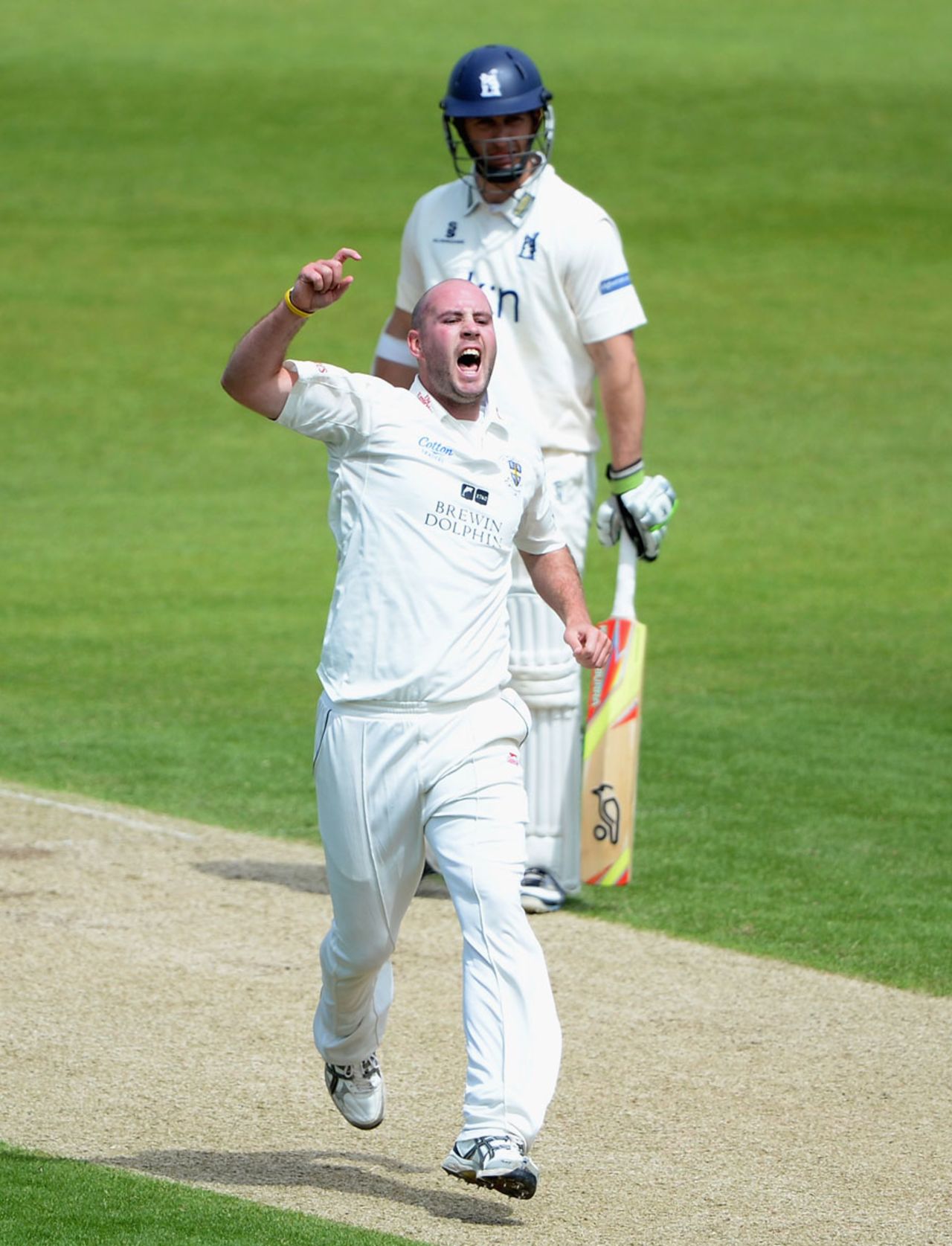 Chris Rushworth struck early blows, Durham v Warwickshire, County Championship, Division One, Chester-le-Street, 2nd day, June 13, 2013