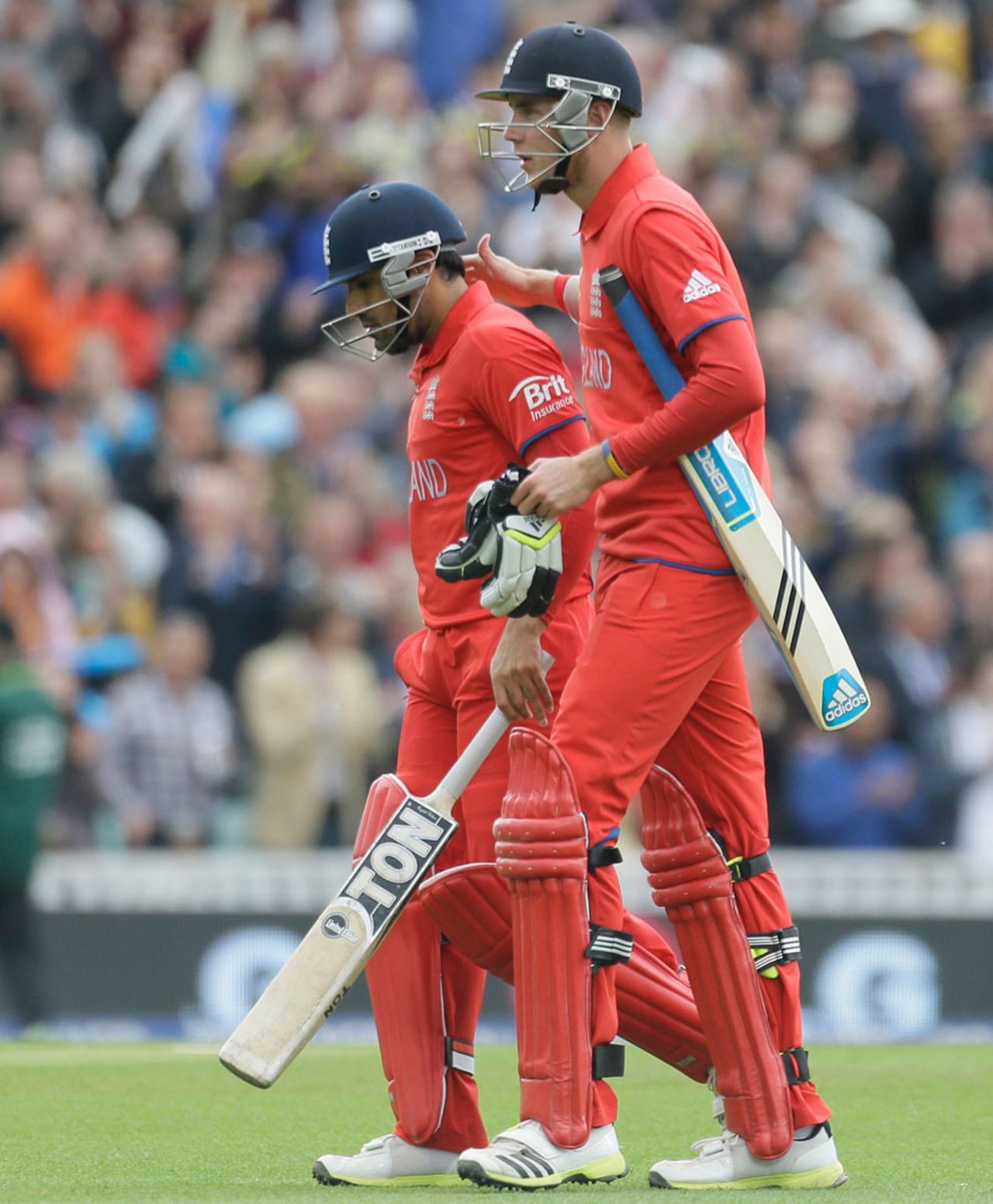 Ravi Bopara and Stuart Broad added 39 off just 13 balls to finish the England innings, England v Sri Lanka, Champions Trophy, Group A, The Oval, June 13, 2013