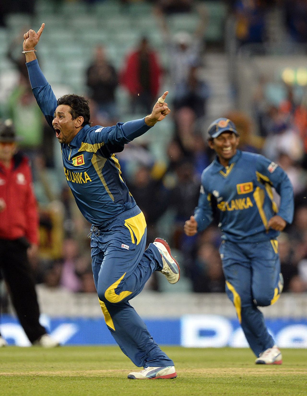 Tillakaratne Dilshan took the final wicket, Australia v Sri Lanka, Champions Trophy, Group A, The Oval, June 17, 2013