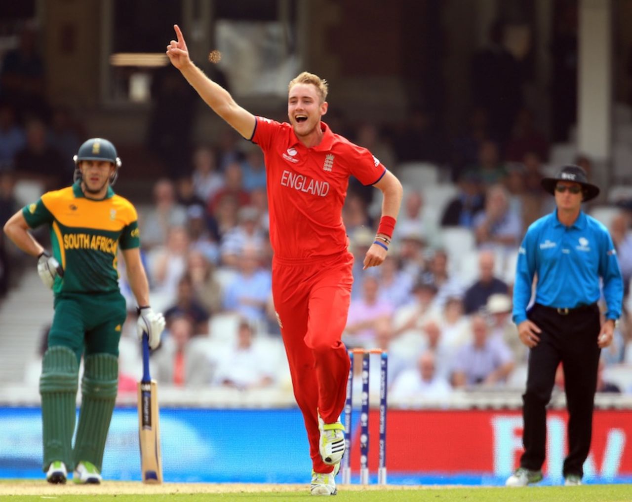 Stuart Broad celebrates AB de Villiers' wicket, England v South Africa, 1st semi-final, Champions Trophy, The Oval, June 19, 2013