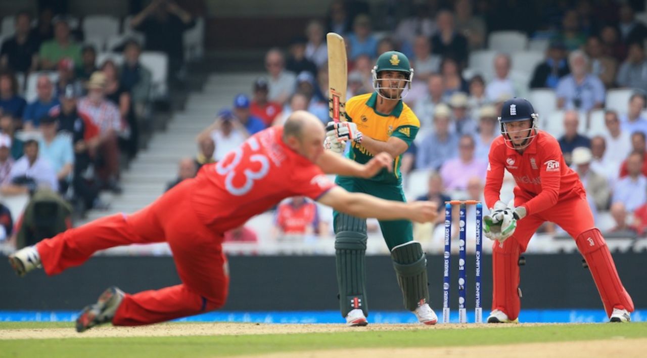 James Tredwell dives as JP Duminy looks on, England v South Africa, 1st semi-final, Champions Trophy, The Oval, June 19, 2013