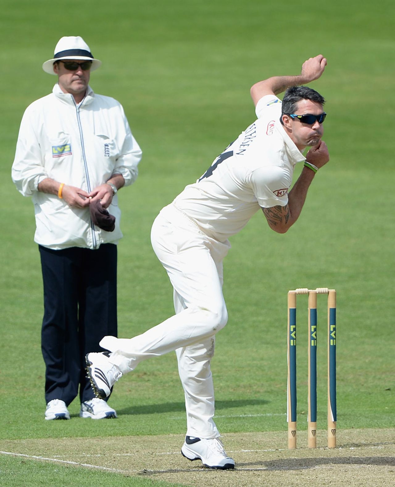 Kevin Pietersen sent down a few overs, Yorkshire v Surrey, County Championship, Division One, Headingley, 1st day, June 21, 2013