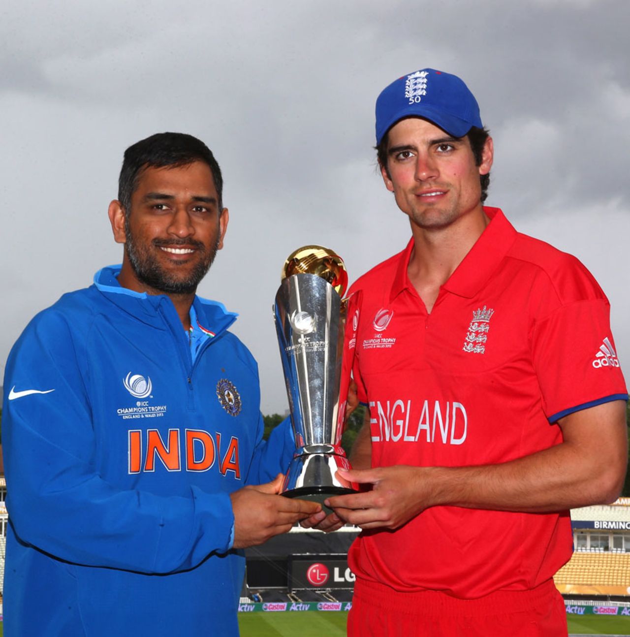 MS Dhoni and Alastair Cook with the Champions Trophy, England v India, Champions Trophy final, Edgbaston, June 22, 2013