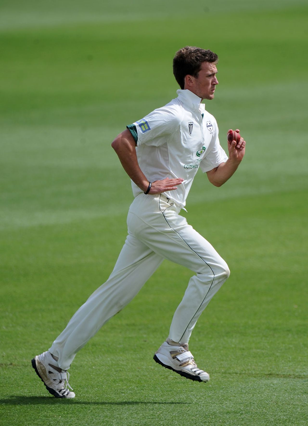 Jack Shantry runs in, Wwarwickshire v Worcestershire, County Championship, Division One, Edgbaston, 2nd day, May, 12, 2011