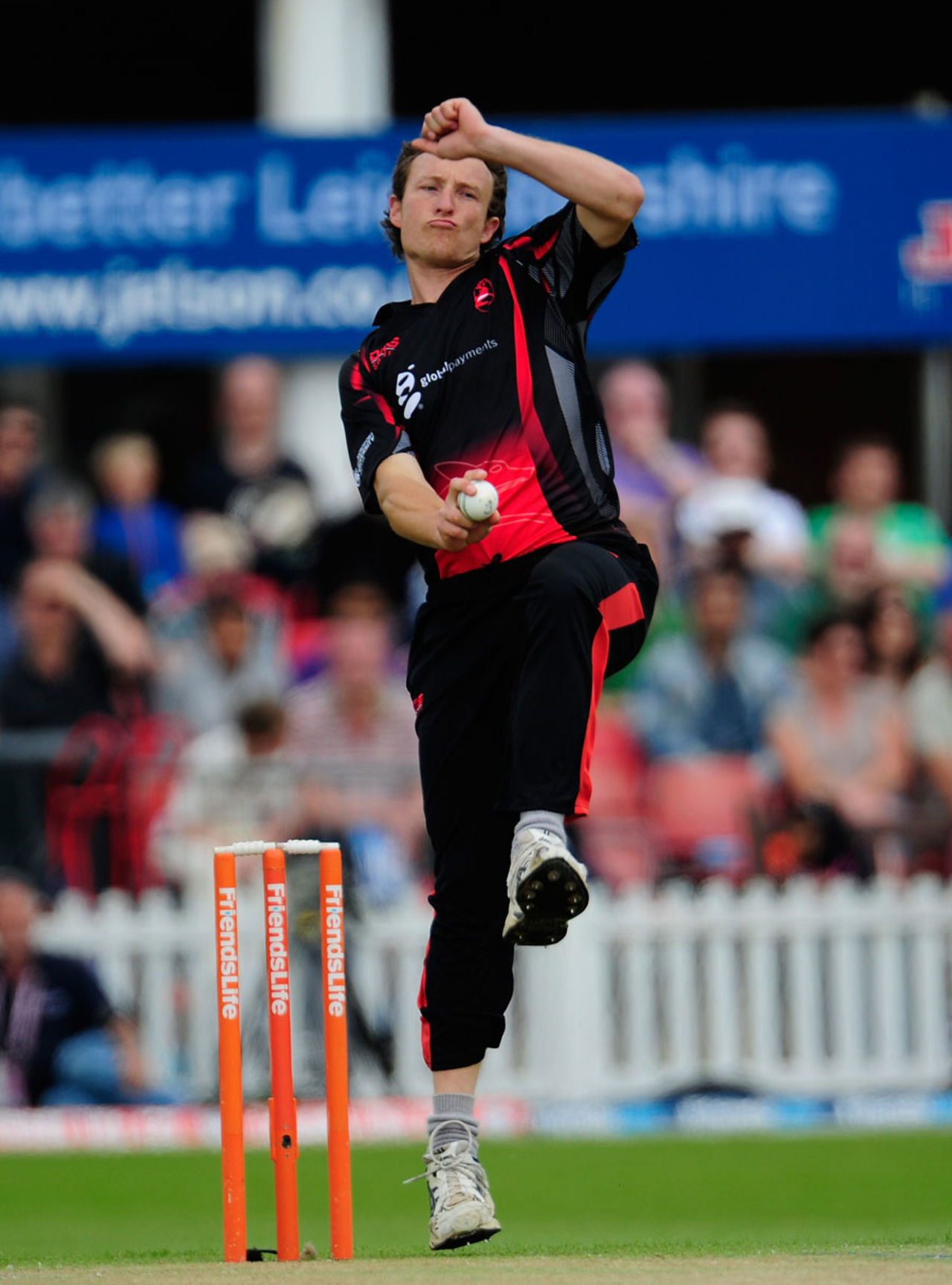 Anthony Ireland bowled a tidy spell of 1 for 24, Leicestershire v Derbyshire, Friends Life t20, North Group, Grace Road, June, 29, 2013