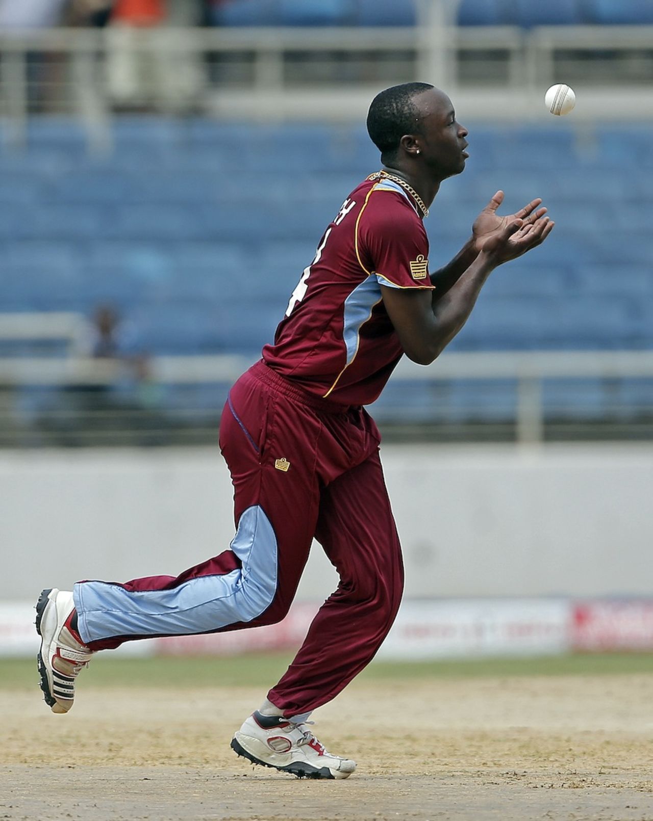 Kemar Roach juggled a return catch to dismiss Shikhar Dhawan, West Indies v India, West Indies tri-series, Kingston, June 30, 2013