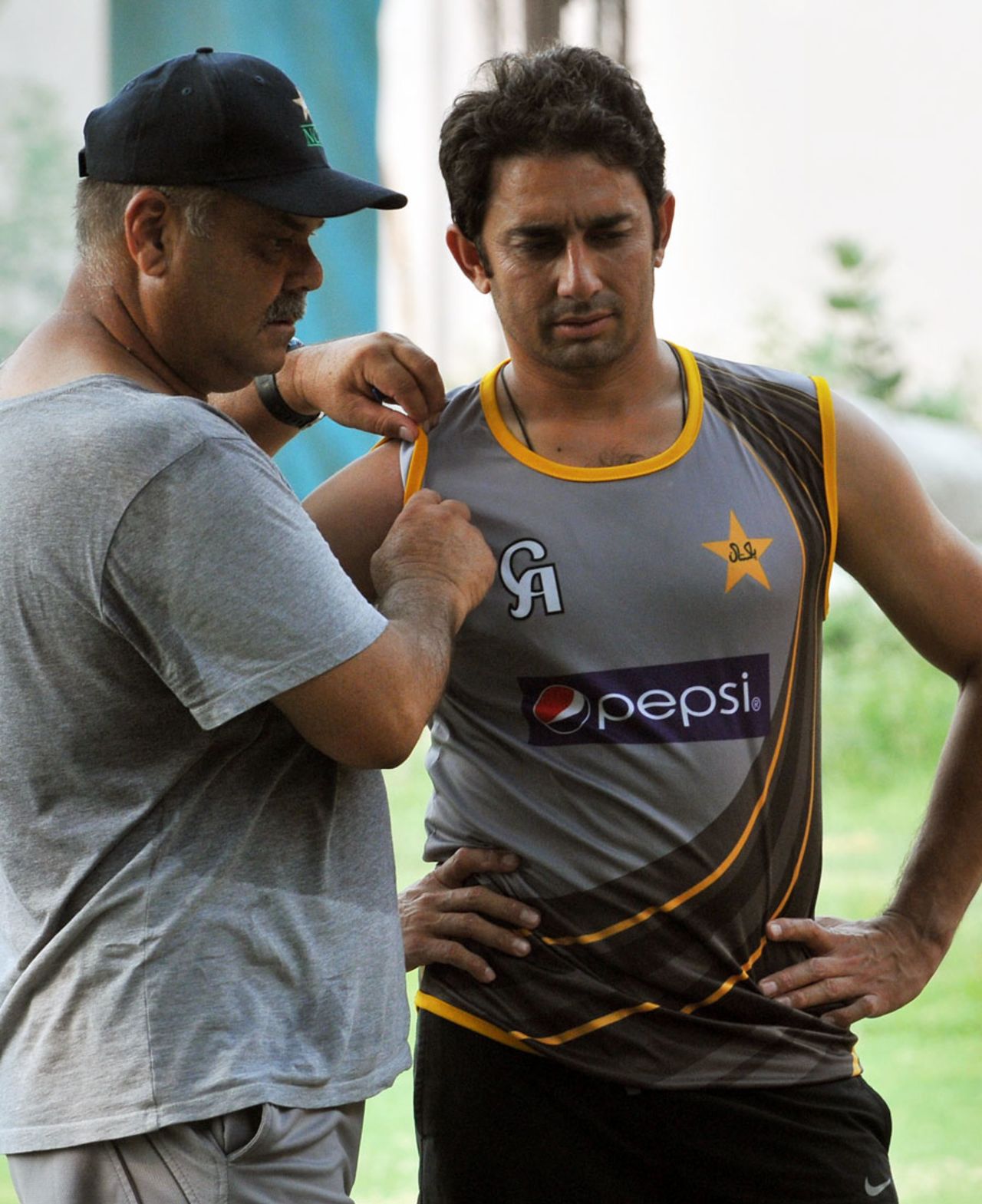 Dav Whatmore talks to Saeed Ajmal at a practice session, Lahore, July 5, 2013