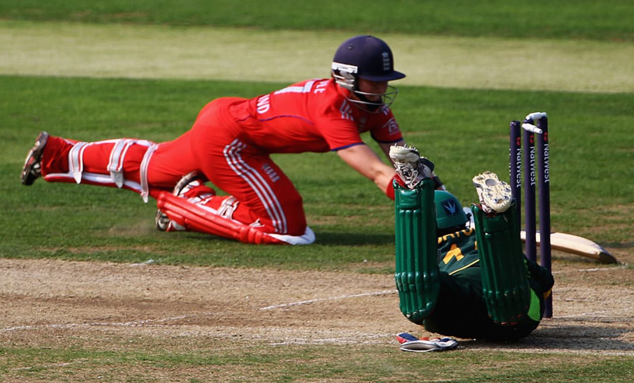 Arran Brindle is stranded a fraction short, England v Pakistan, 2nd women's T20, Loughborough, July 5, 2013