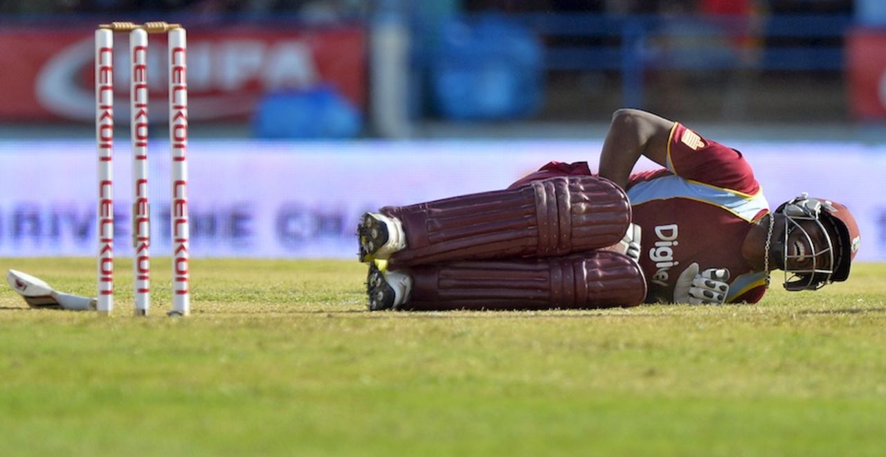 Dwayne Bravo grimaces in pain, West Indies v India, West Indies tri-series, Port of Spain, July 5, 2013