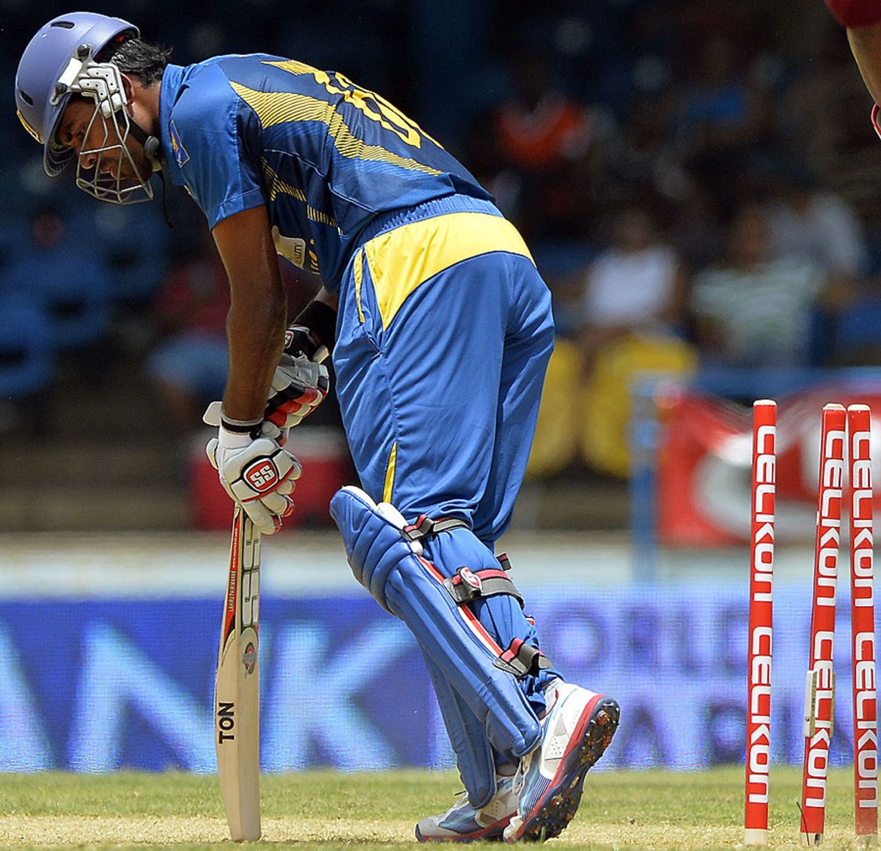 Lahiru Thirimanne is bowled by Marlon Samuels, West Indies v Sri Lanka, West Indies tri-series, Port-of-Spain, July 8, 2013