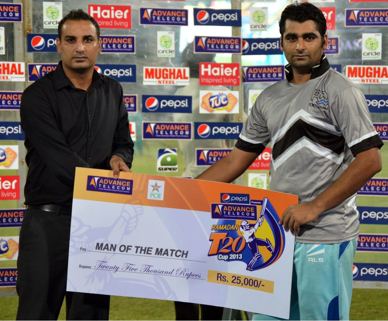 Shahzaib Hasan with the Man-of-the-Match award, National Bank v Port Qasim, Ramadan T20 Cup, Group B, Karachi, July 13, 2013