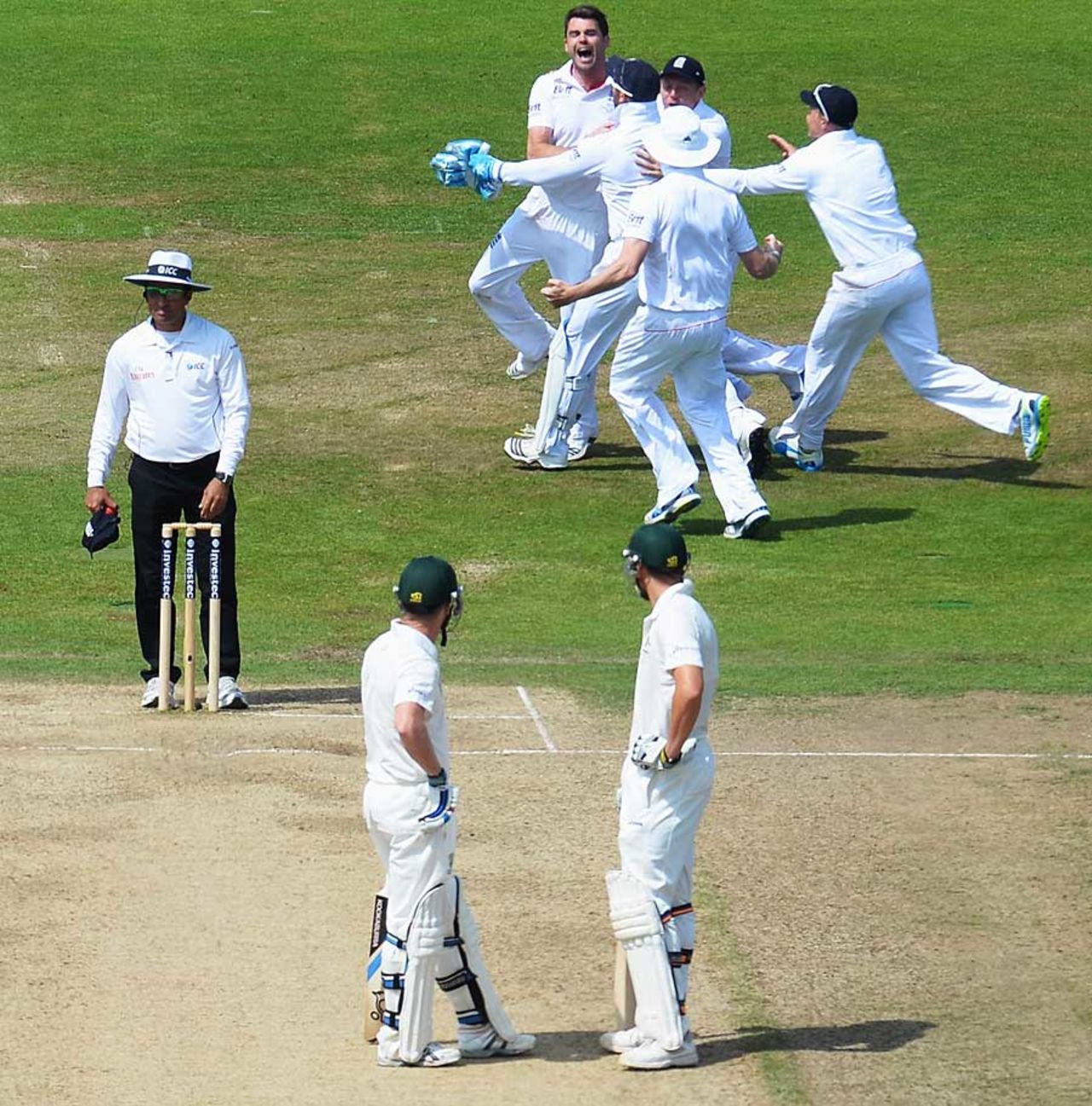 Contrasting emotions: England celebrate as Australia's batsmen look on, England v Australia, 1st Investec Test, Trent Bridge, 5th day, July 14, 2013