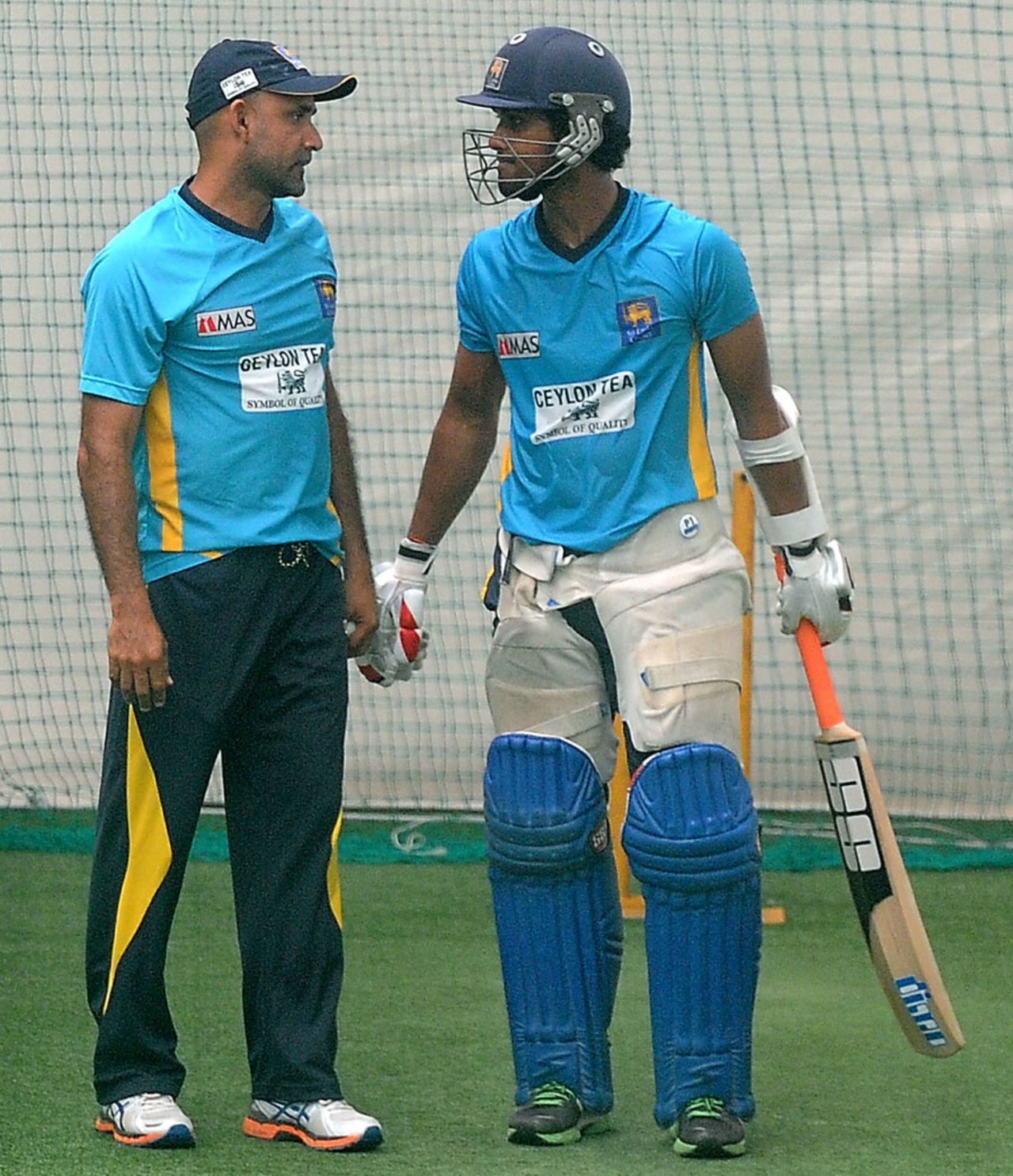 Batting coach Marvan Atapattu has a word with Dinesh Chandimal, Colombo, July 18, 2013