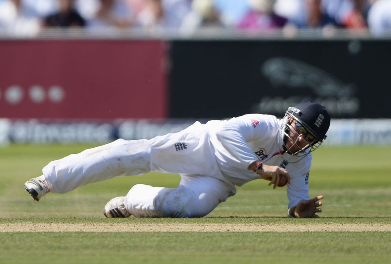 Ian Bell took a tumbling catch at short leg, England v Australia, 2nd Investec Ashes Test, Lord's, 2nd day, July 19, 2013
