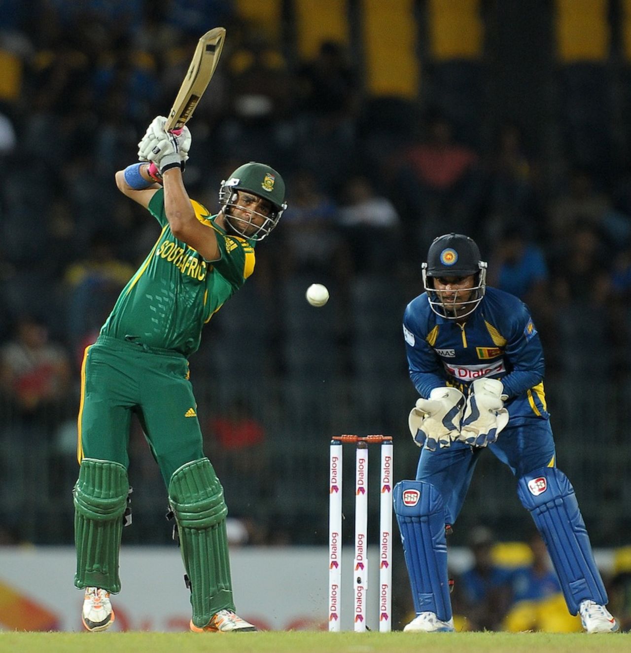 Robin Peterson punches one back, Sri Lanka v South Africa, 1st ODI, Colombo, July 20, 2013