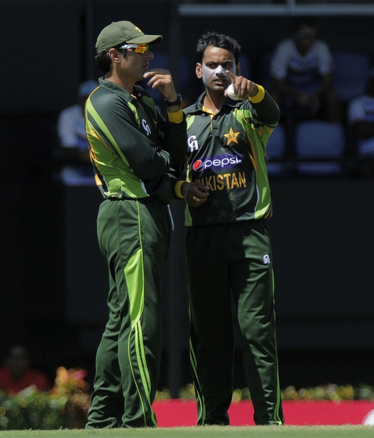 Misbah-ul-Haq and Mohammad Hafeez set the field , West Indies v Pakistan, 4th ODI, St Lucia, July 21, 2013