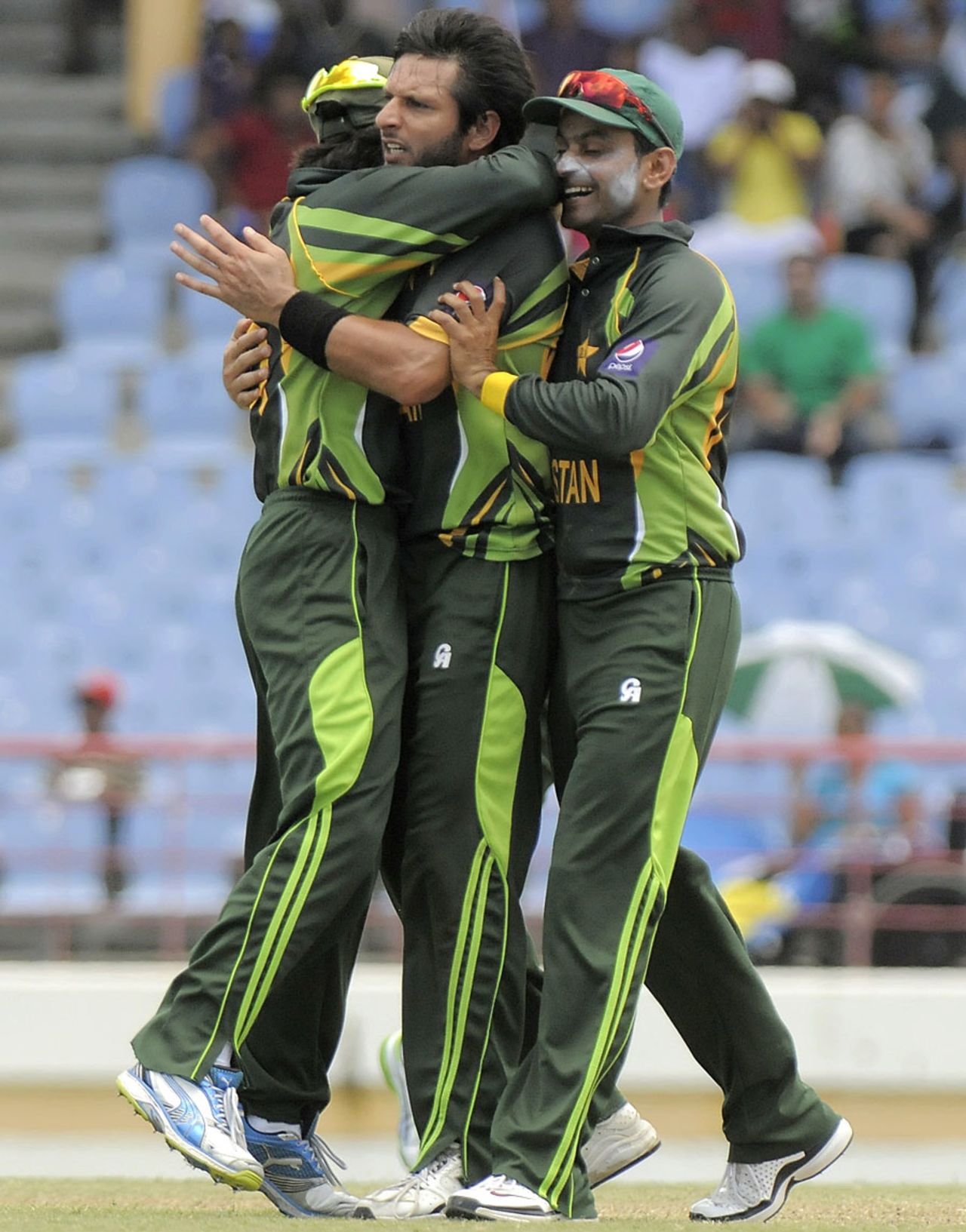 Pakistan and Shahid Afridi are relieved after Chris Gayle's fall, West Indies v Pakistan, 4th ODI, St Lucia, July 21, 2013