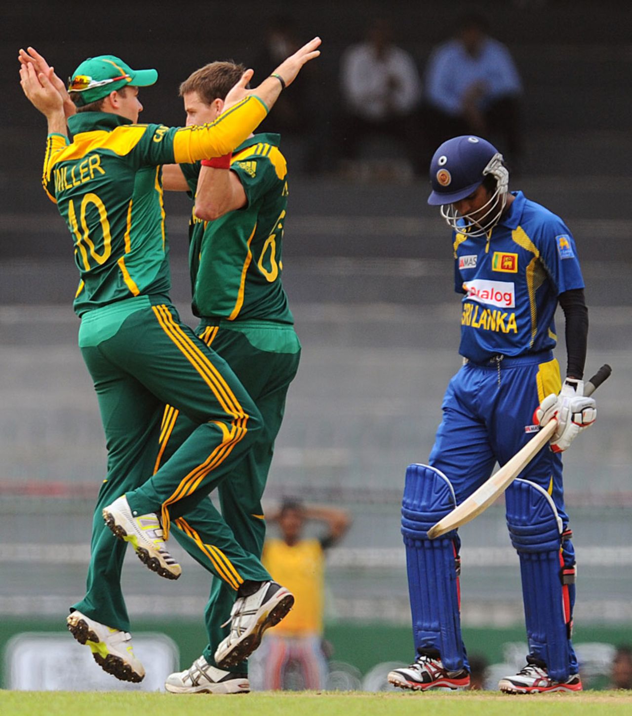 Morne Morkel and David Miller celebrate Upul Tharanga's wicket, Sri Lanka v South Africa, 2nd ODI, Colombo, July 23, 2013