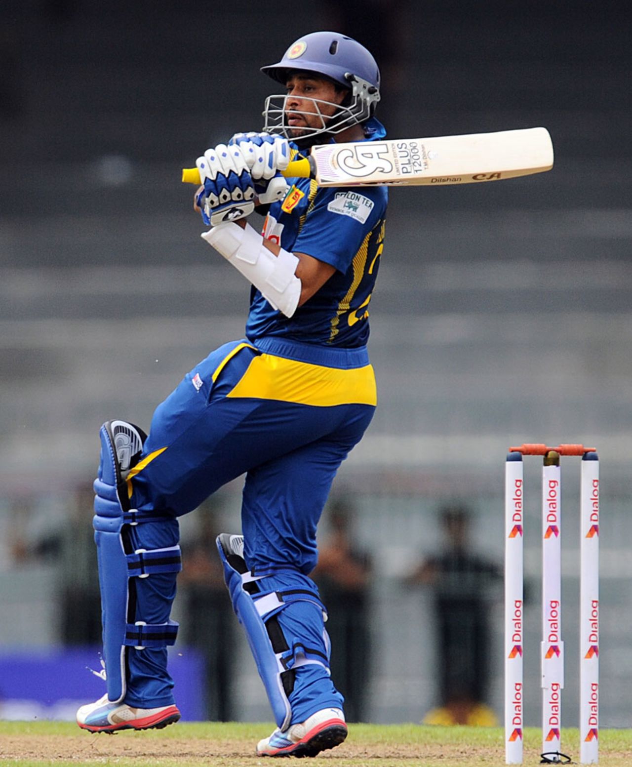 Tillakaratne Dilshan pulls the ball, Sri Lanka v South Africa, 2nd ODI, Colombo, July 23, 2013