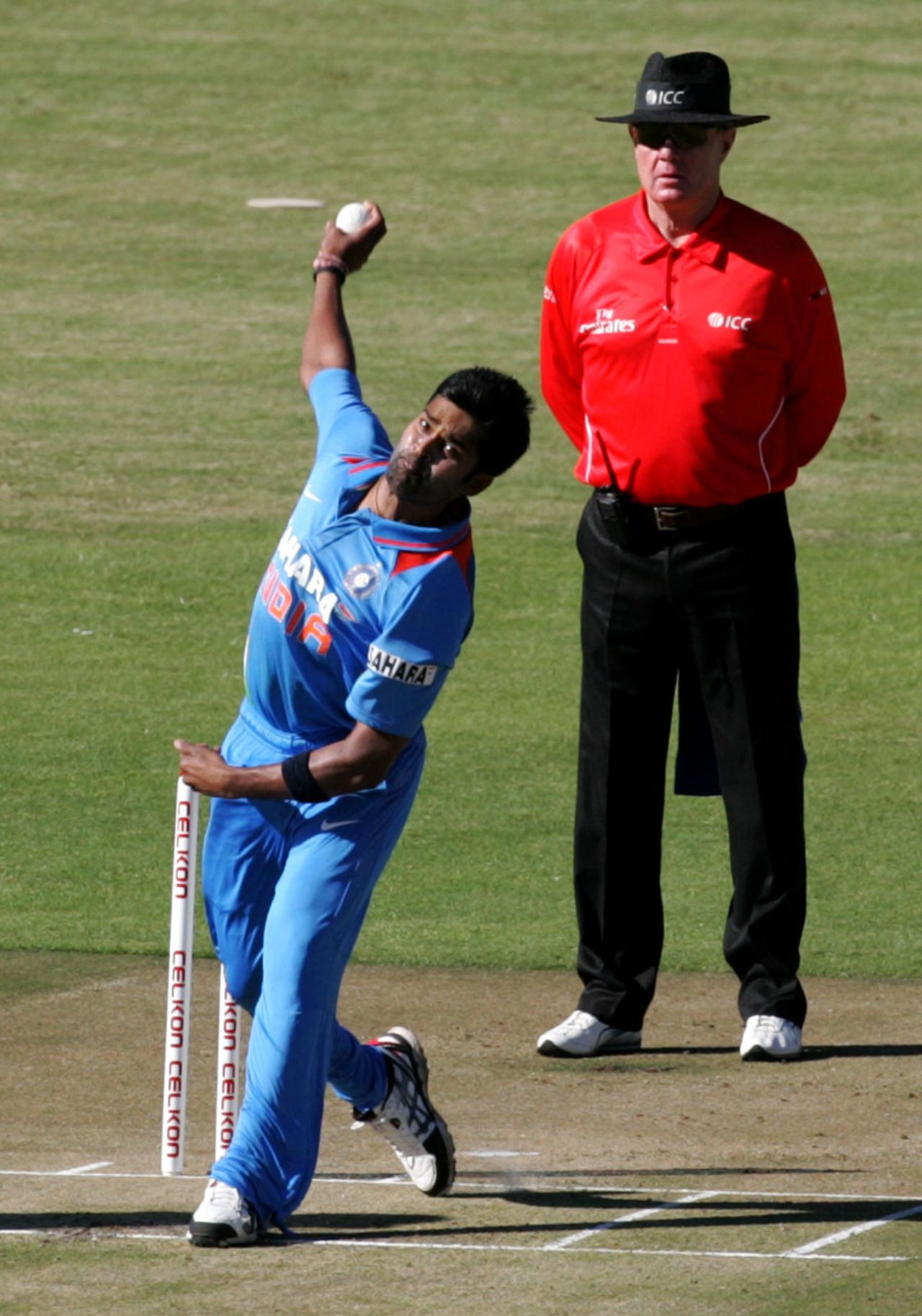 Vinay Kumar in his delivery stride, Zimbabwe v India, 1st ODI, Harare, July 24, 2013