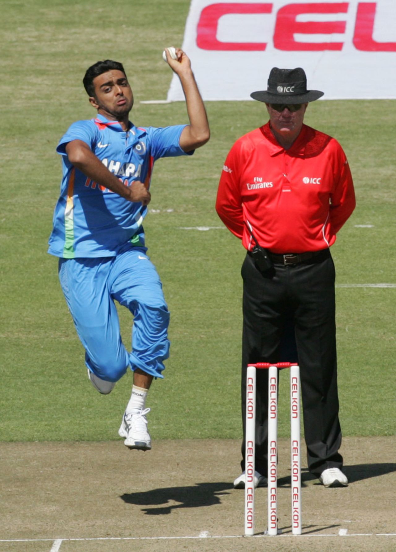 Jaydev Unadkat in action against Zimbabwe, Zimbabwe v India, 1st ODI, Harare, July 24, 2013