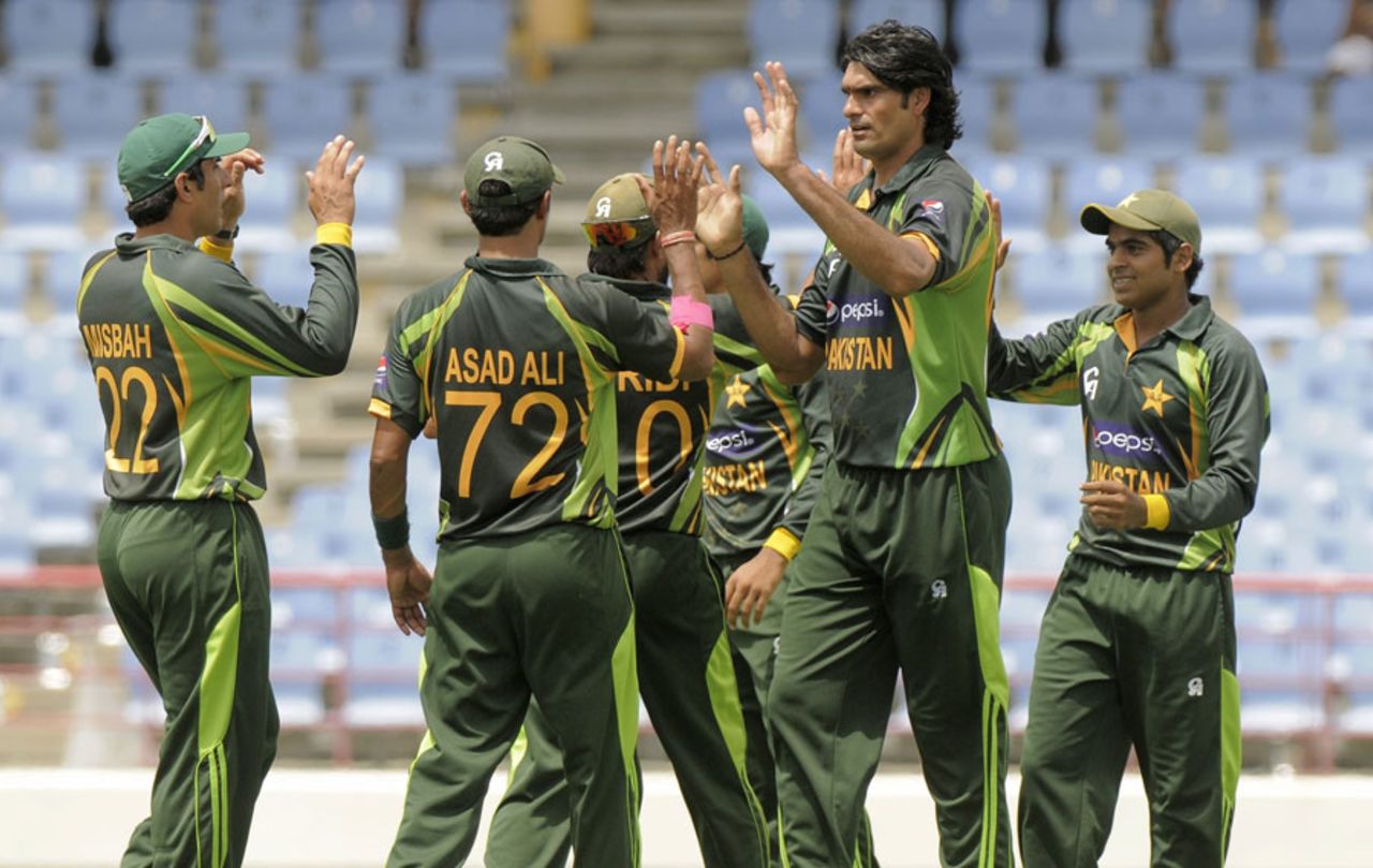 Mohammad Irfan celebrates a wicket with his team-mates, West Indies v Pakistan, 5th ODI, St Lucia, July 24, 2013