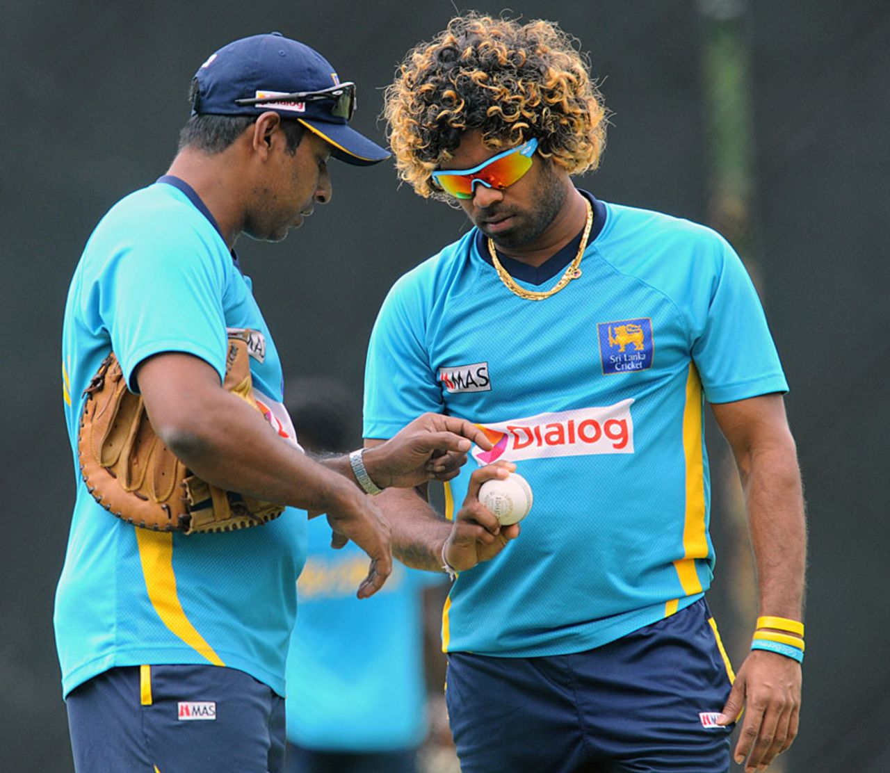 Lasith Malinga in  discussion with Sri Lanka bowling coach Chaminda Vaas, Pallekele, July 25, 2013