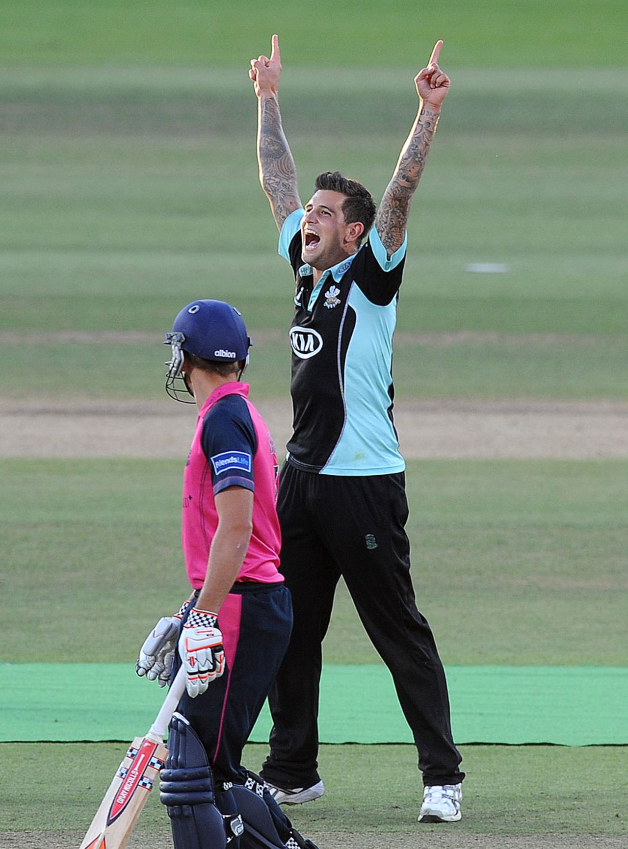Jade Dernbach removed Adam Rossington during Middlesex's collapse, Middlesex v Surrey, FLt20, North Group, Lord's, July 25, 2013