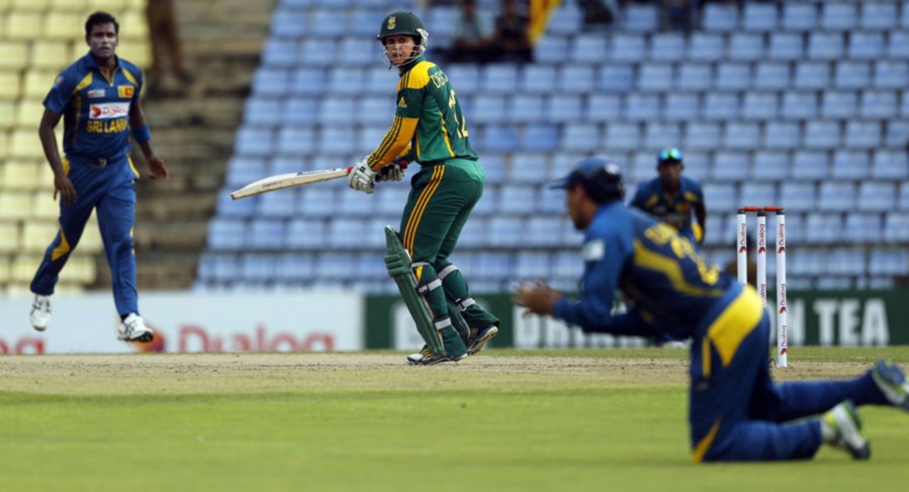 Tillakaratne Dilshan drops a catch off Quinton de Kock, Sri Lanka v South Africa, 3rd ODI, Pallekele, July 26, 2013
