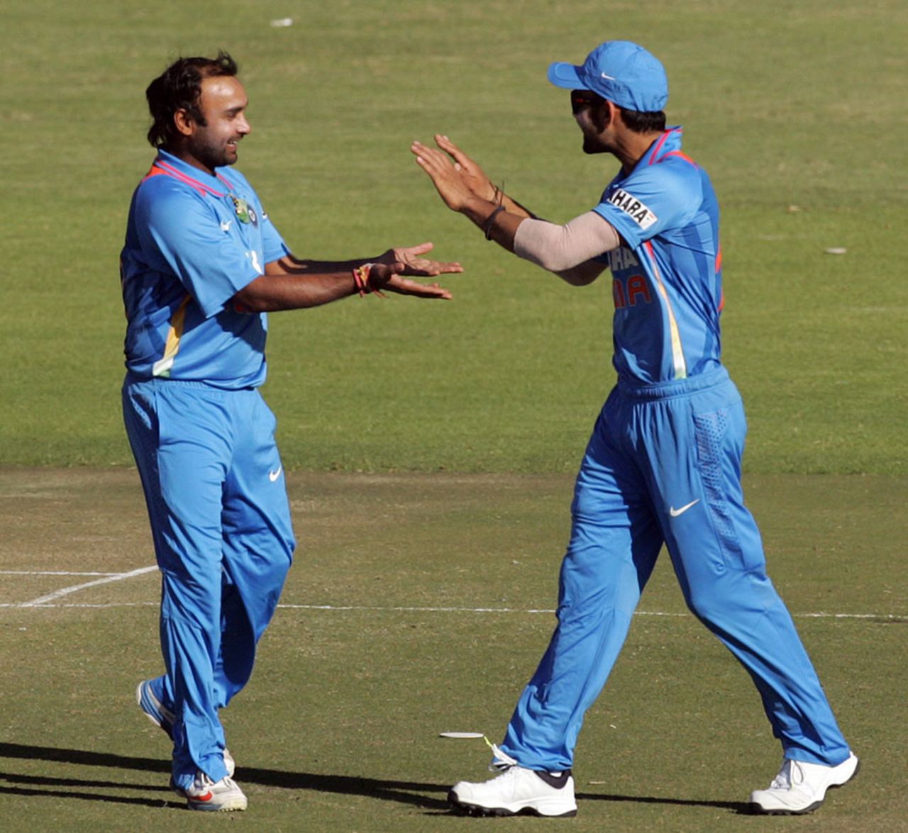 Amit Mishra celebrates a wicket with the captain Virat Kohli, Zimbabwe v India, 2nd ODI, Harare, July 26, 2013