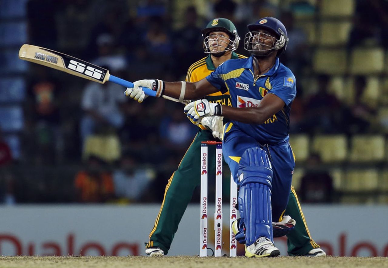 Thisara Perera's bottom hand comes off the bat, Sri Lanka v South Africa, 3rd ODI, Pallekele, July 26, 2013