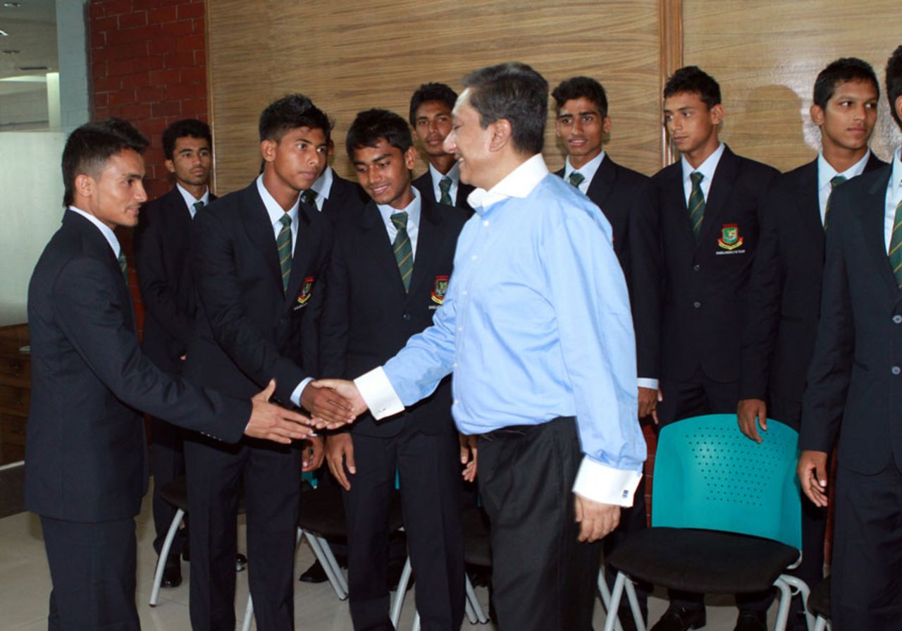 BCB president Nazmul Hassan meets Bangladesh Under-19 players before their departure for England, Dhaka, July 27, 2013