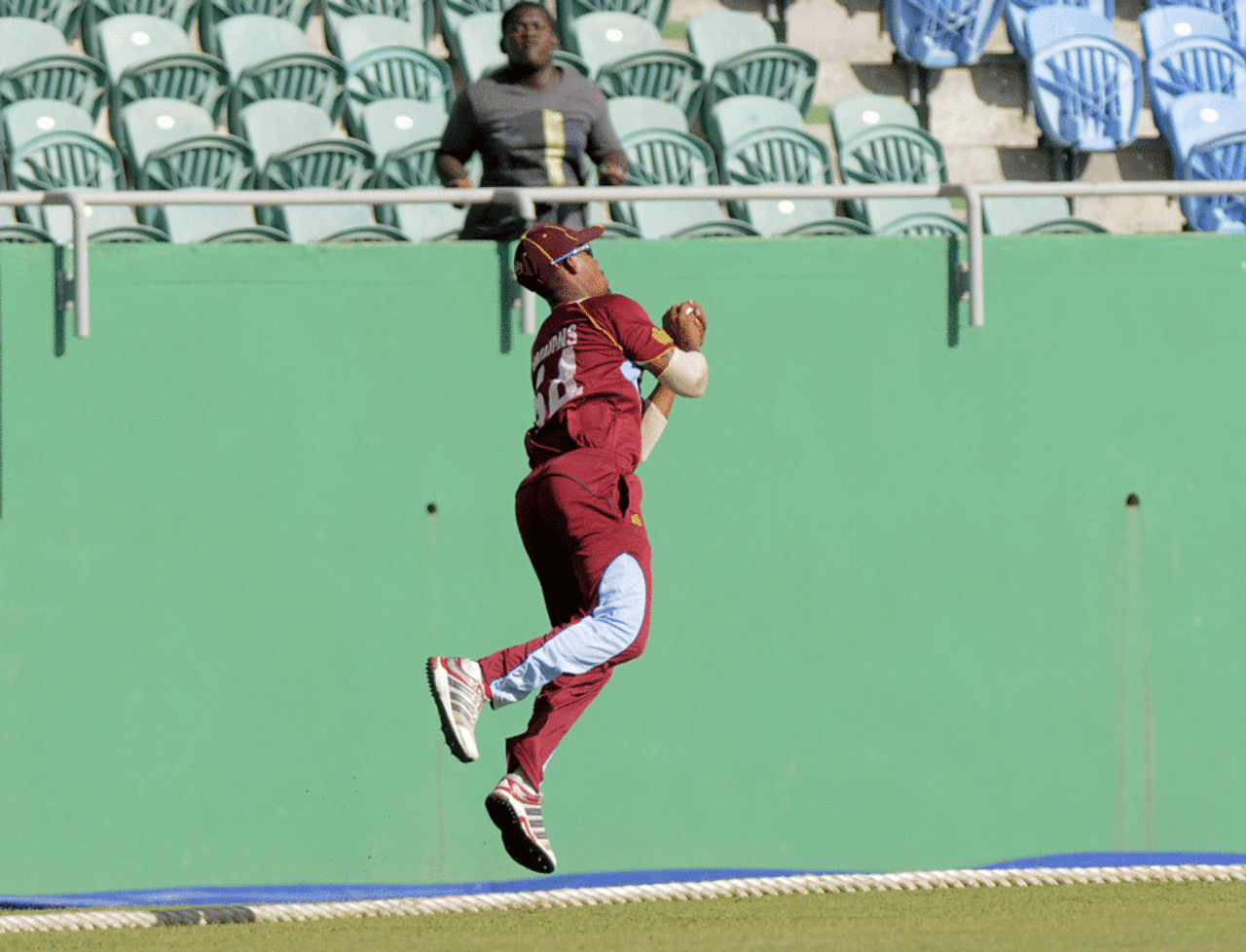 Lendl Simmons takes a stunner on the boundary edge, West Indies v Pakistan, 1st T20I, St Vincent, July 27, 2013